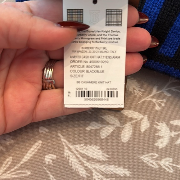 Burberry Cash Knit Hat - Picture 2 of 2